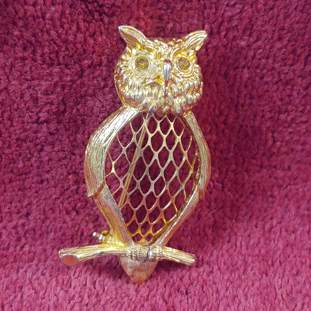 Gold Owl Brooch Pin - Filigree Body